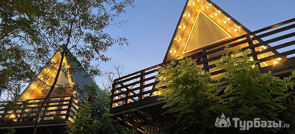 Домик A-FRAME с видом на лес