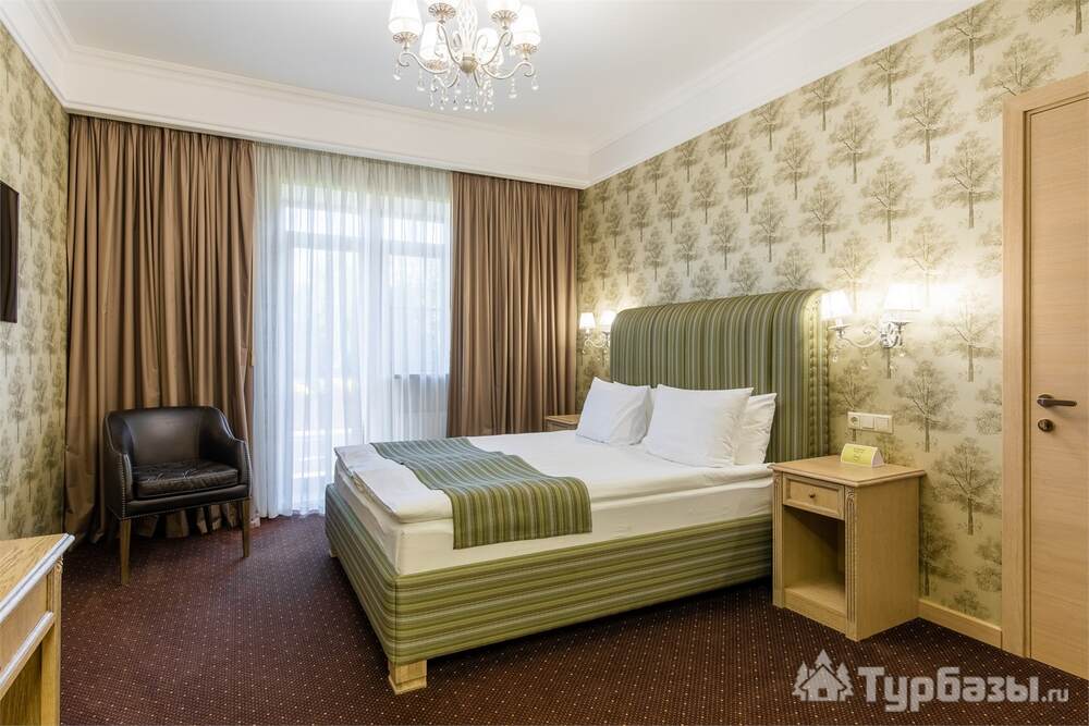 Номер с террасой и одной двуспальной кроватью