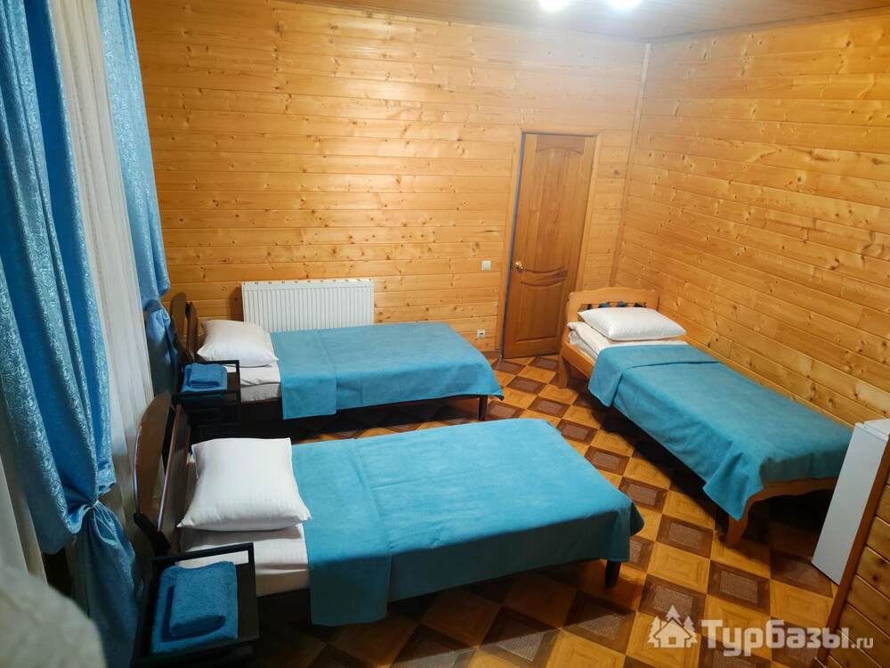 Трехместный номер с балконом