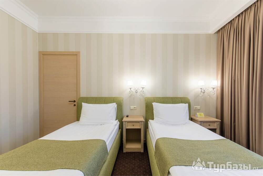 Номер с балконом и двумя отдельными кроватями