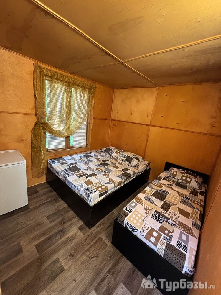 3х местные номера в доме старого образца (панцирные кровати)